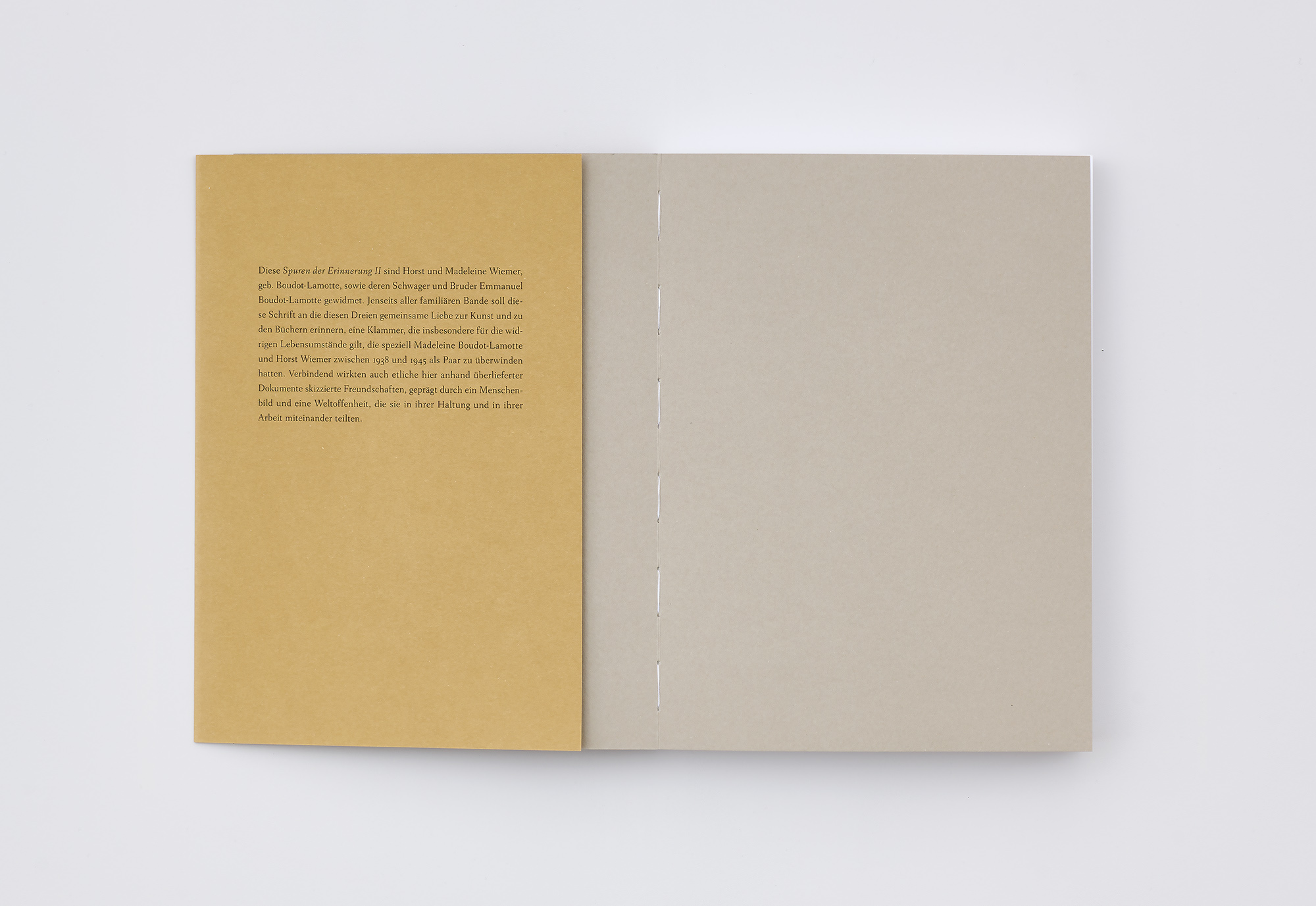 Spuren der Erinnerung Buch  Klappenbroschur mit offenem Rücken